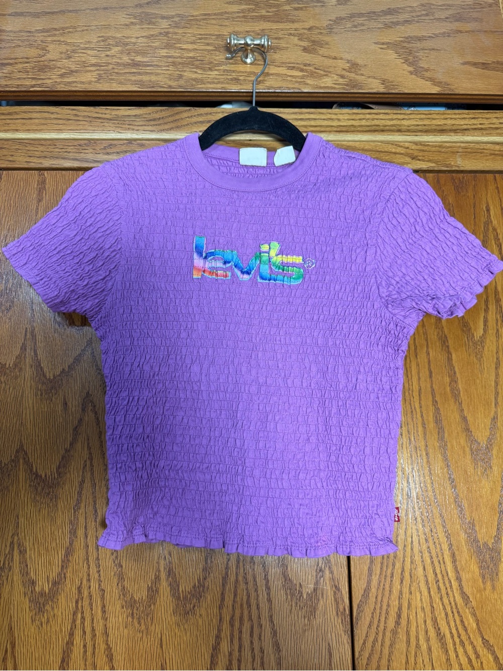 Levi's Lavender Short Sleeve Crinkle Tee with Rainbow Logo